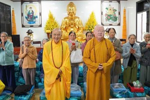 胡志明市华人寺院和精舍关怀顺化灾民