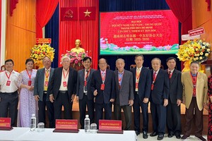 胡志明市华人同胞积极促进越中民间友好。