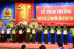 Khen thưởng các đơn vị phá các đường dây mua bán ma túy “khủng”