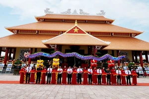 Khánh thành Khu chứng tích chiến tranh rừng tràm Bang Biện Phú và Đền thờ anh hùng liệt sĩ, người có công