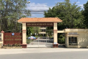 Khai trừ Đảng thầy giáo làm học sinh có thai