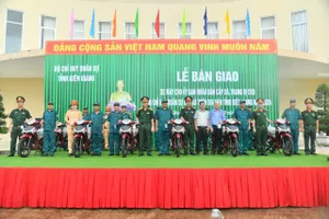 Kiên Giang: Trang bị 144 xe máy cho Ban Chỉ huy quân sự các xã