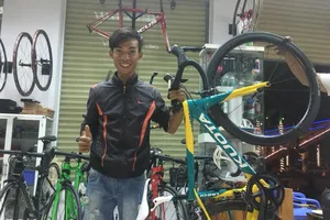 Niềm vui của Tuấn Vũ khi nhận xe mới