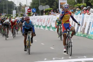 Phan Hoàng Thái vui mừng khi về đích. Ảnh: DƯ HẢI