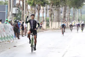 Tay đua Minh Thiện ung dung cán đích đầu tiên. 