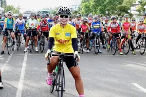 Chiếc áo vàng đầu tiên trong sự nghiệp của Thu Mai