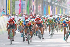 Pha tranh chấp nước rút tại đích đến. 