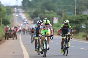 Javer phải lên làm đầu kéo hơn 120 km.