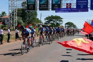 Các tay đua Đồng Nai đang chủ động trên đường chạy. 