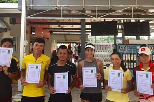 Đội tuyển quần vợt Việt Nam nhận giấy chứng nhận hạng nhì. 