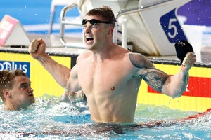 Adam Peaty ăn mừng chiến thắng sau khi lập kỉ lục thế giới. Ảnh: Getty Images