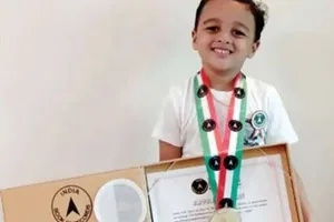 1- Chú bé 4 tuổi Aadhav SR được sách kỉ lục Ấn Độ công nhận thành tích. 