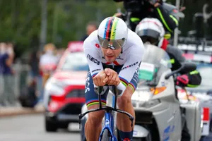 Filippo Ganna chạy cá nhân tính giờ 