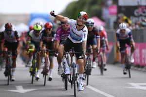 Giacomo Nizzolo lần đầu tiên thắng chặng ở Giro d’Italia 