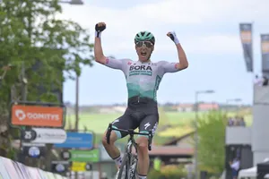 Lukas Postlberger nhảy lên chiếm Áo vàng do về nhất chặng