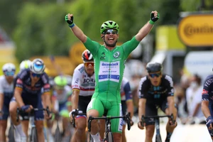 Mark Cavendish vui mừng chiến thắng chặng 6 