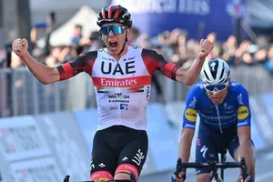 Tadej Pogacar chiến thắng Il Lombardia 2021