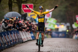 Wout van Aert đã trở thành ngôi sao hàng đầu thế giới trong màu áo Jumbo-Visma