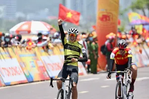 Niềm vui chiến thắng của Lường Văn Sinh tại đích đến. Ảnh: H.H