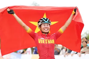 Đinh Thị Như Quỳnh vui mừng với chiến thắng. Ảnh: DŨNG PHƯƠNG