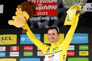 Alexis Vuillermoz lấy áo vàng sau 2 chặng