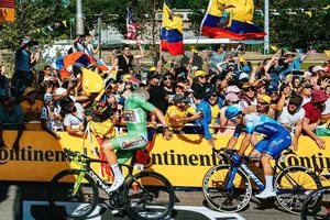 Wout van Aert có chiến thắng quan trọng củng cố áo xanh