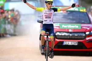 Louis Meintjes vui mừng tại đích đến