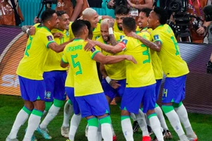 Niềm vui của các cầu thủ Brazil sau khi ghi bàn