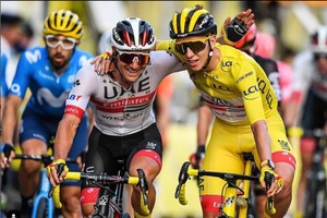 UAE Emirates sẽ dốc toàn lực giúp Tadej Pogacar đòi lại áo vàng Tour de France