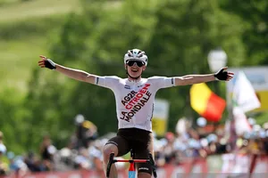 Felix Gall mừng chiến thắng