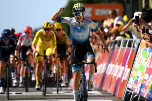 Emma Norsgaard mừng chiến thắng tại đích đến