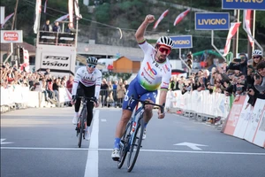 Peter Sagan đã đánh bại Tadej Pogacar ở đích đến