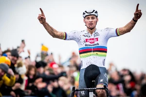 Mathieu van der Poel chiến thắng chặng thứ 3 liên tiếp tại X²O Badkamers Trofee