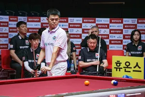 Quốc Nguyện thường xuyên được đánh chủ lực cho Hana Card. Ảnh: Kim Young Hun