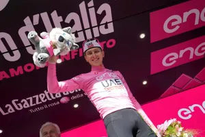 Tadej Pogacar không có đối thủ xứng tầm tại Giro d’Italia
