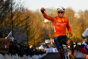 Mathieu van der Poel giành chiến thắng thuyết phục