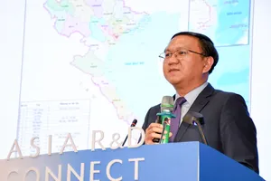 Giám đốc Sở Khoa học - Công nghệ TPHCM Lâm Đình Thắng phát biểu về mô hình SIHUB tại diễn đàn