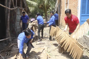 Đoàn Khối Dân - Chính - Đảng TPHCM khởi công xây dựng 2 nhà tình thương