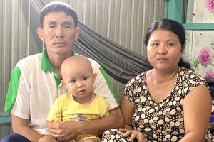 黎成忠夫妇与患病的玉湄。