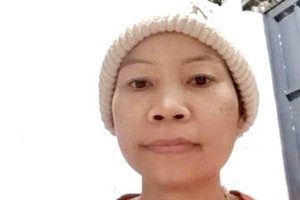 潘氏玄正在接受卵巢癌手术。