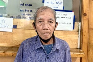 张超群老伯无依无靠。