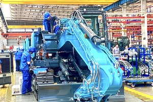 每6分钟下线一台挖掘机。