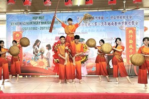 光正学校举行的文艺活动。