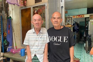 潘世成（左）与胞兄张文成。