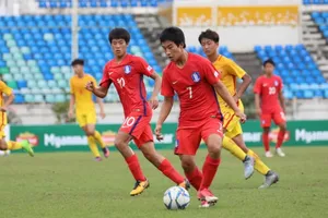 Đội Hàn Quốc (áo đỏ) giành vé cuối cùng tham dự VCK