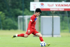 Thể lực vẫn đang là hạn chế của Xuân Trường nếu sang châu Âu. Ảnh: MINH HOÀNG