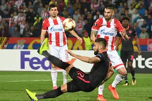 Pha ghi bàn tuyệt đẹp của Oliver Giroud vào lưới Crvena Zvezda. Ảnh: Getty Images.