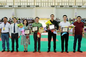 Lễ khai mạc giải được tiến hành vào sáng 11-11. Ảnh: ANH TRẦN