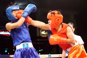 Thu Nhi (áo đỏ), vô địch hạng cân -48kg. Ảnh: ANH TRẦN