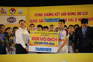 Đội HA.GL trở thành tân vô địch giải U21 Quốc gia 2017. Ảnh: DŨNG PHƯƠNG